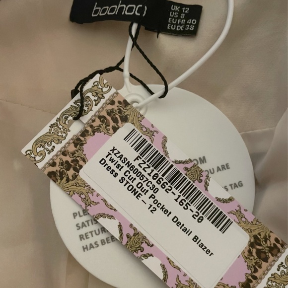BOOHOO - TWIST CUT OUT POCKET DETAIL BLAZER DRESS - Picture 5 of 6